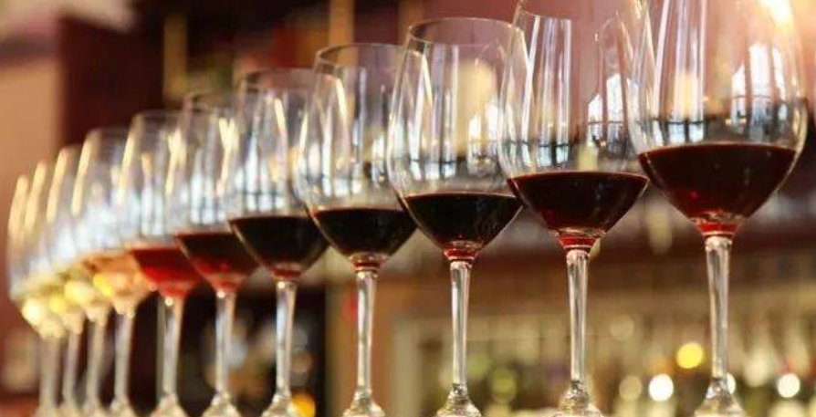 酒色是什么意思