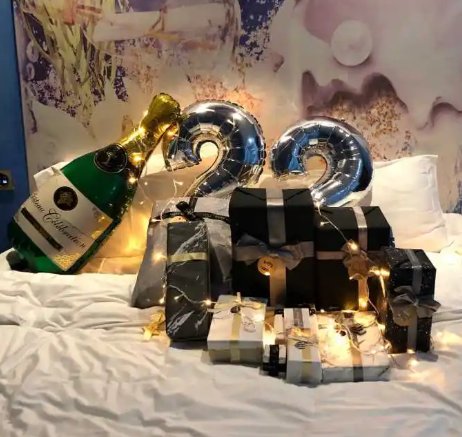 女子收到谈了5年男友寄来的礼物，拆开一细节网友慕了，里面到底放了什么？