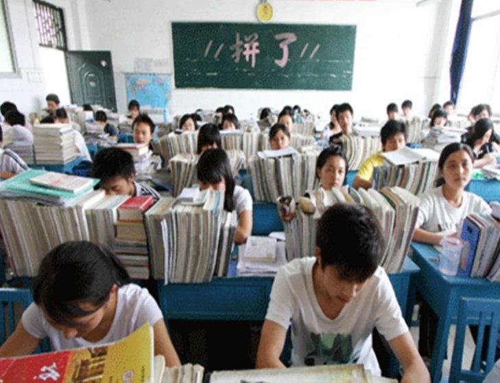 湖南考生第一个冲出考场,并称“985肯定有了”,他自信的来源是什么?