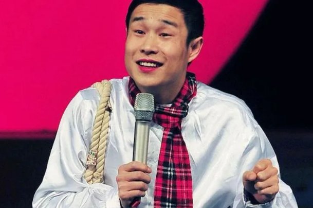 小沈阳上鸡架盲盒,东北鸡架又火了,这道美食是如何制作而成的?