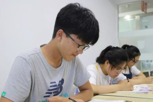 那些学校有预科班