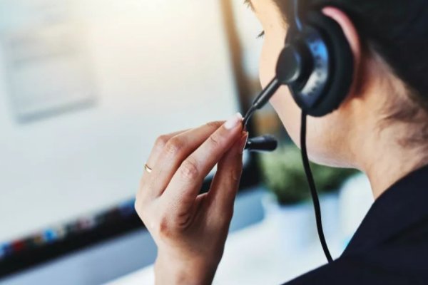 如何查询航空公司的客服电话？