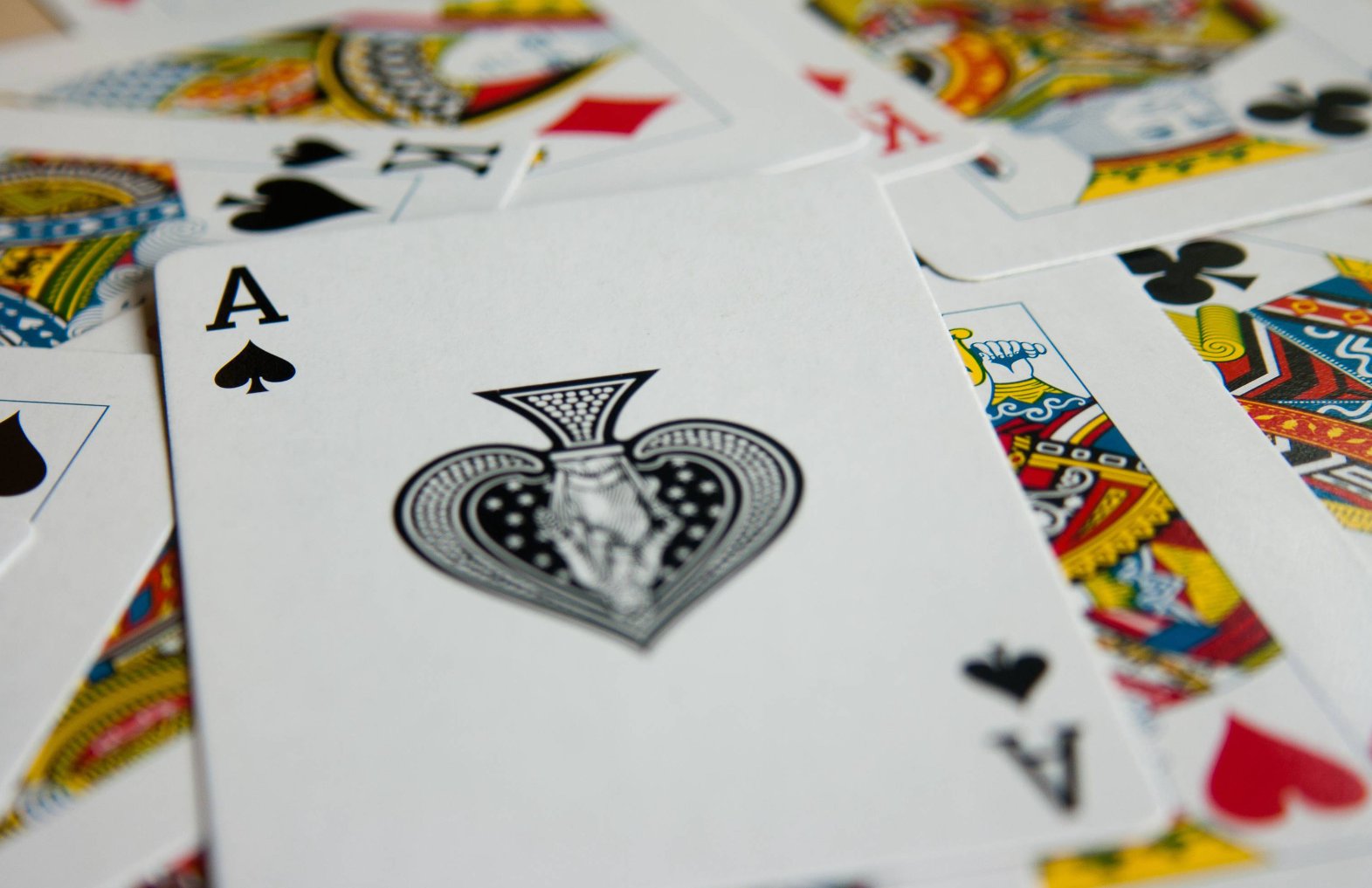 如何打好美国双人床上扑克？