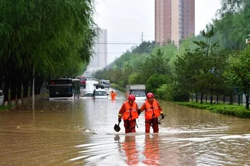 极端天气频发！青海西宁暴雨致多处内涝，为何内涝情况如此严重？