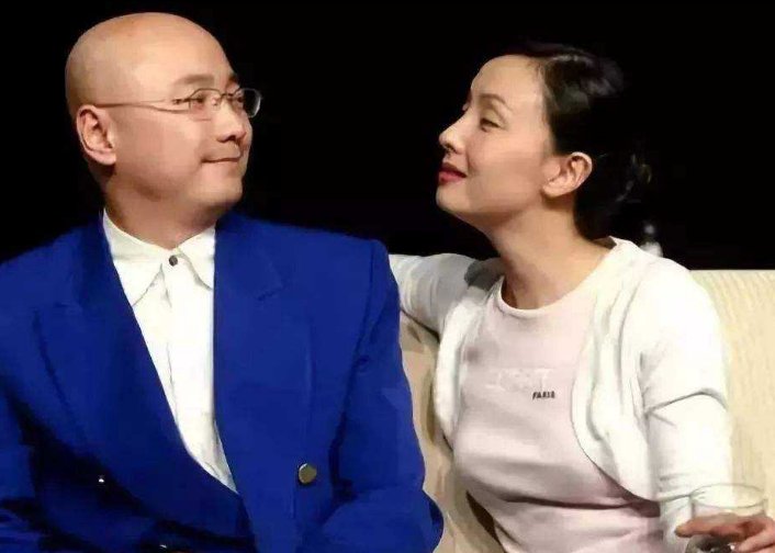 48岁徐峥深夜不回家!约长腿美女在会所嗨玩,是否和老婆已貌合神离?