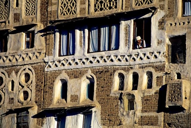 世界文化遗产萨那古城多处受损，是因何受损的？