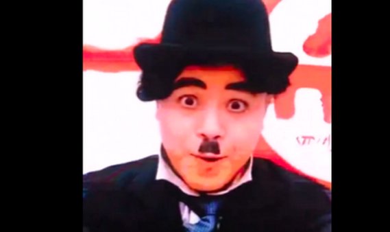 川美校庆院长变身卓别林逗笑全场是怎么回事？