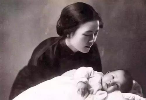 林徽因儿媳在丈夫落难时离婚，给儿子改名换姓二婚嫁麻醉学家，后来怎样了？