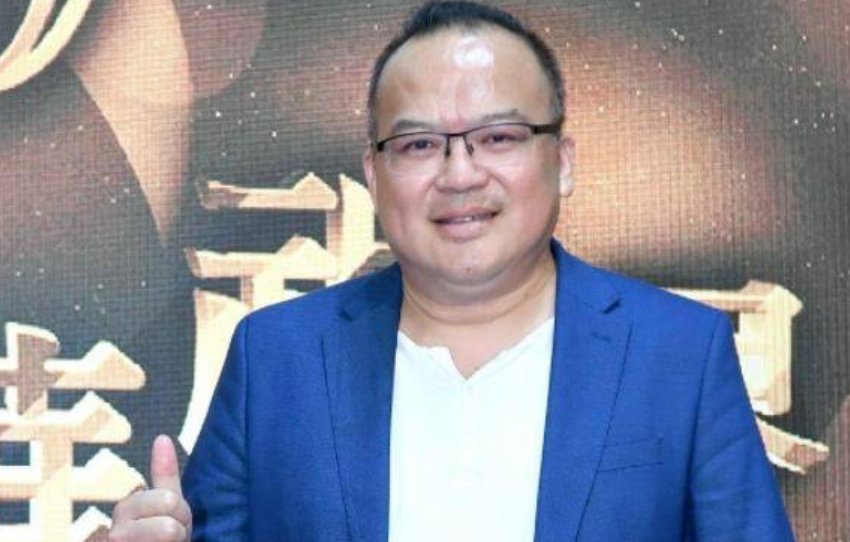 52岁的导演明金成突然离世，遗孀还在坐月子，他去世的原因是什么