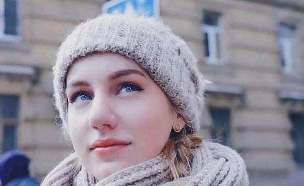 大量乌克兰美女跑到东莞定居，轻松月入过万，她们究竟是从事什么工作？