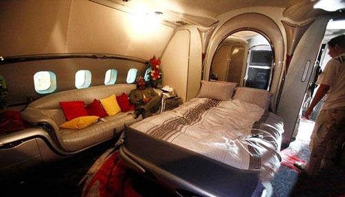 成都顶级公务机被异物击穿,维修需1.8亿!为啥这么贵?