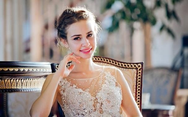 大量乌克兰美女跑到东莞定居，轻松月入过万，她们究竟是从事什么工作？