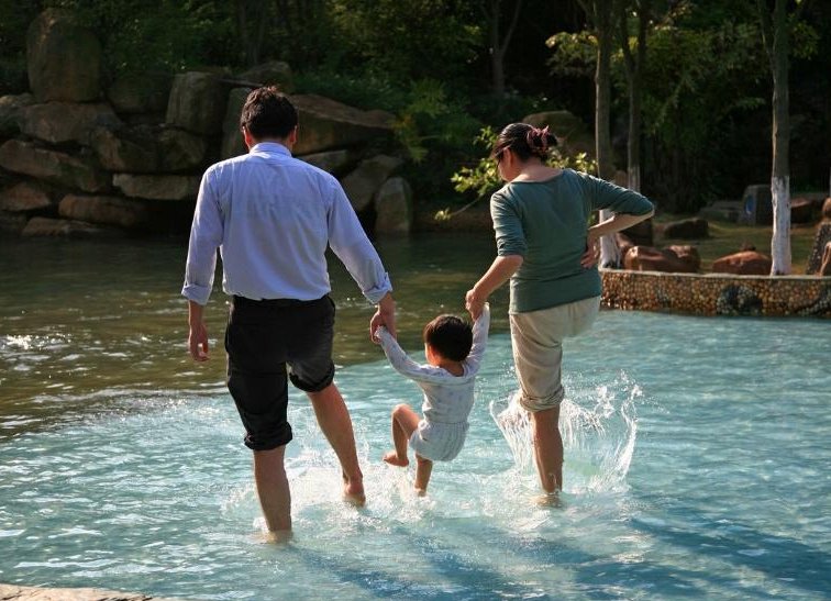 要消除男尊女卑传宗接代等落后观念，你觉得应该怎样落实到生活中？