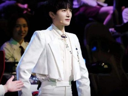 周深为何会被称为2022年跨年最忙男明星？