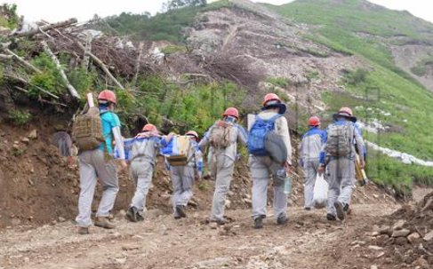 哀牢山25岁遇难地质员为家中独子，是否该对死者加封荣誉称号？