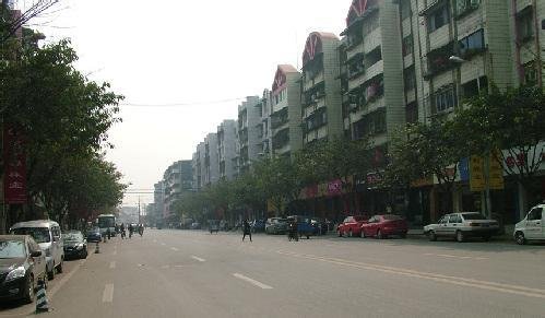 郫县犀浦镇有哪些大学？