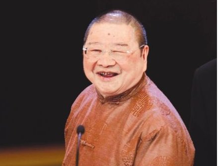 “香港才子”倪匡去世，成龙发文悼念，他们曾经有过哪些合作？