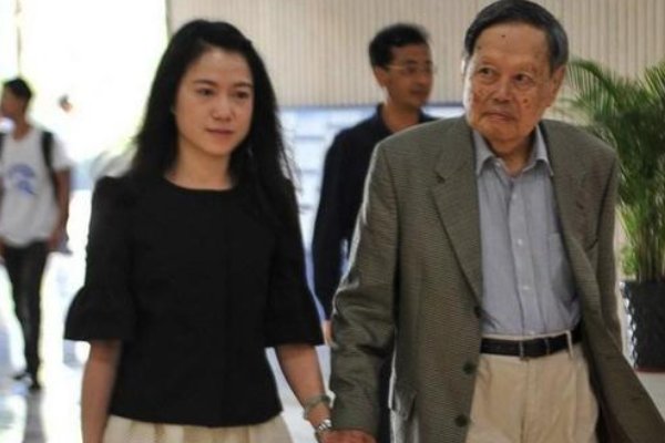 翁帆怀孕了吗？