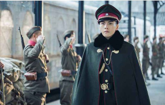 《盗墓笔记》电视剧和《老九门》电视剧中,张起灵和张启山这两个人分别都是什么关系呢?