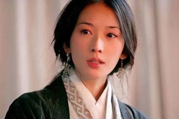 林志玲称不在乎没有交集的人说的话,如何看待她对网络世界的态度?