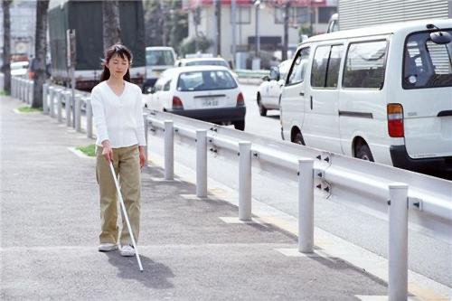 盲人入住酒店无人陪护遭拒，酒店的行为合理吗？
