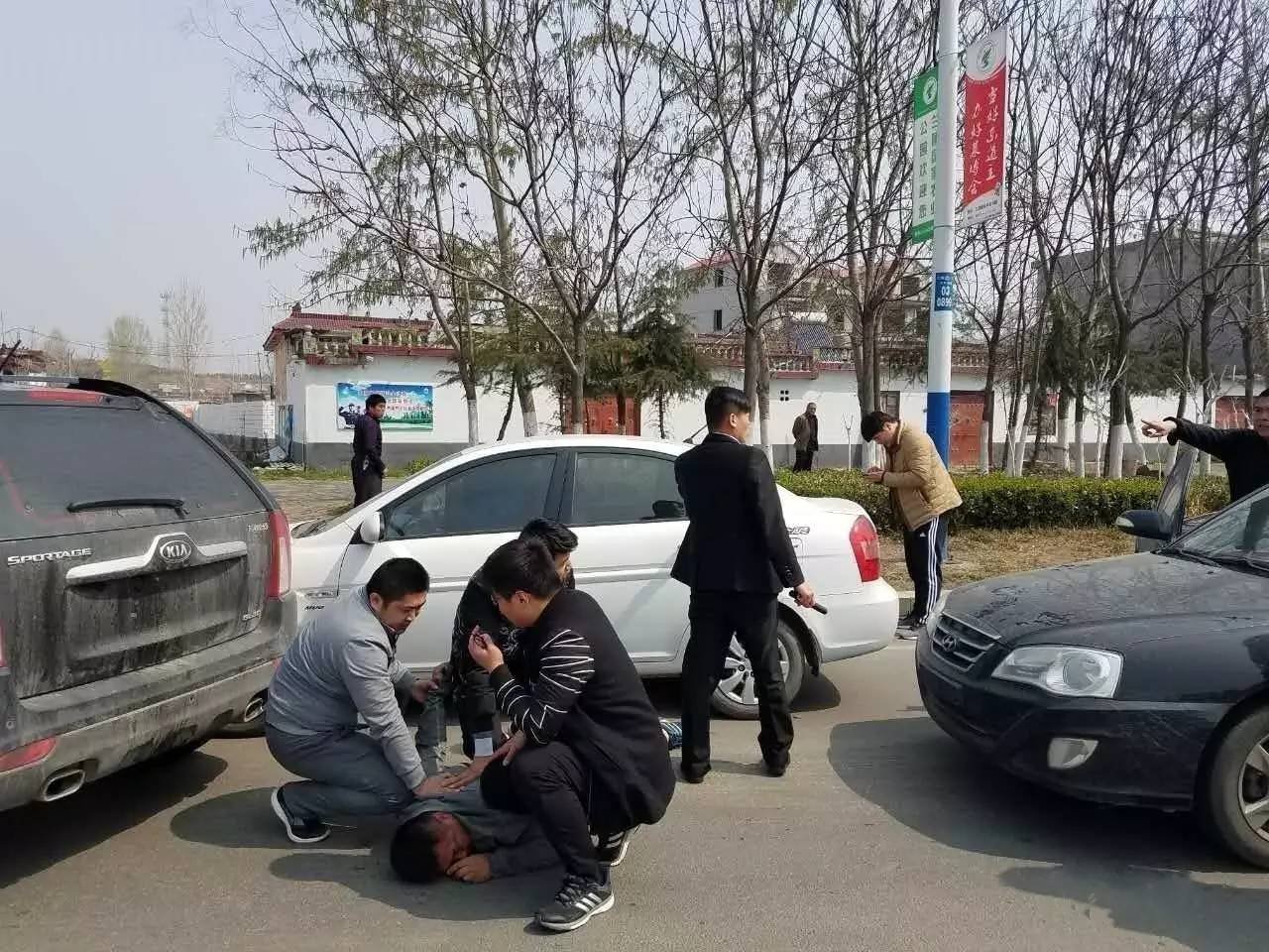 台北凌晨械斗近40人互砍，警方逮捕多人，现场是否有人员伤亡的情况？