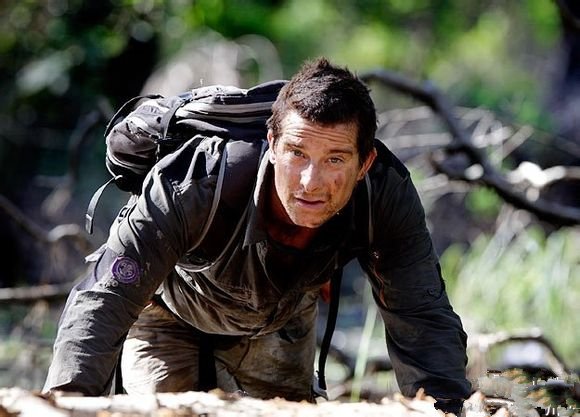 探索与发现里的贝爷英文名叫什么？哪个国家的？干什么的