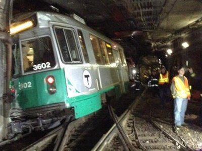 媒体称南京地铁一号线疑似脱轨，地铁脱轨有多可怕？