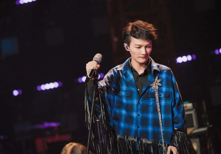 周深为何会被称为2022年跨年最忙男明星？