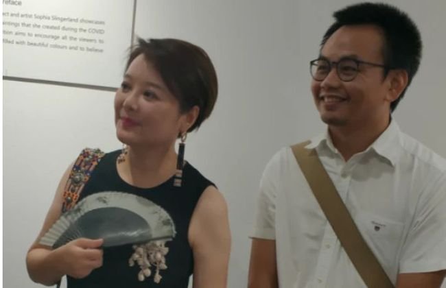 48岁袁立素颜前往医院，她老公和她一起去了吗？