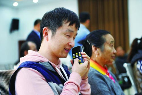 盲人入住酒店无人陪护遭拒，酒店的行为合理吗？