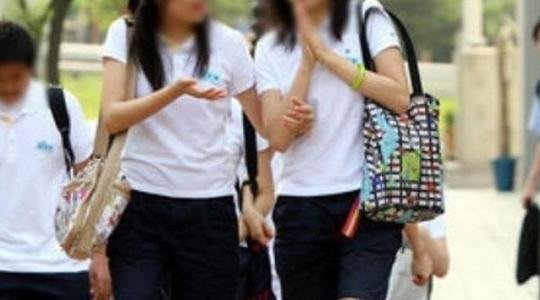 韩国31所女校限制内衣颜色,这是否已经侵犯了学生的人权?