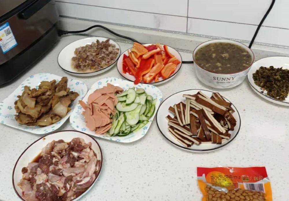 湖南一家16口“超级大家庭”居家隔离走红，能把这一大家人凑齐有多不易？