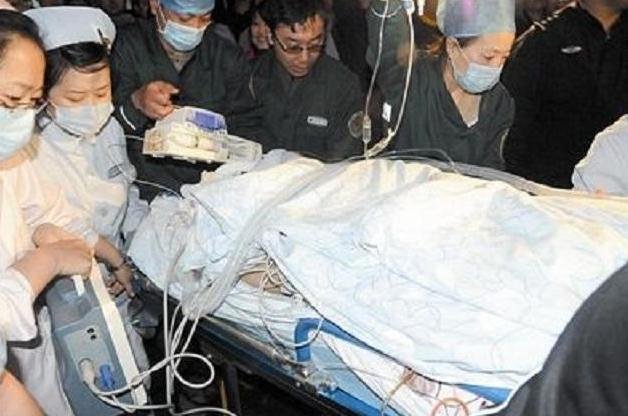 “最美教师”张丽莉救学生双腿截肢，主动和丈夫提离婚，后来怎样？