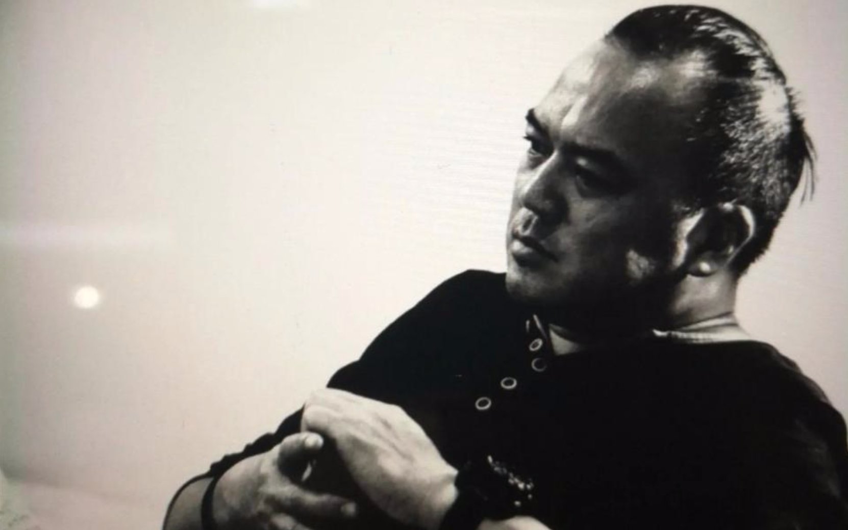 52岁的导演明金成突然离世，遗孀还在坐月子，他去世的原因是什么