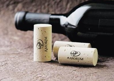 红酒打开了没喝完，那个塞子塞不回去了，怎么才能把瓶塞塞回去呢？