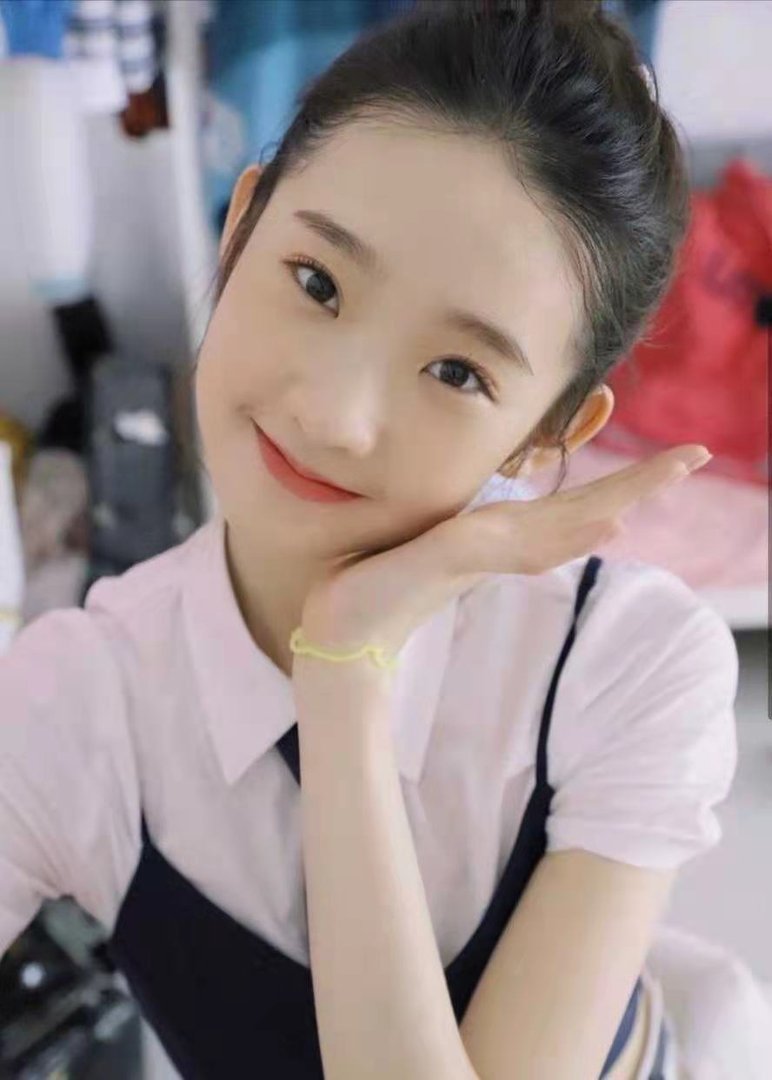 张艺凡为什么被大家称作皇族?她的家庭背景怎么样?