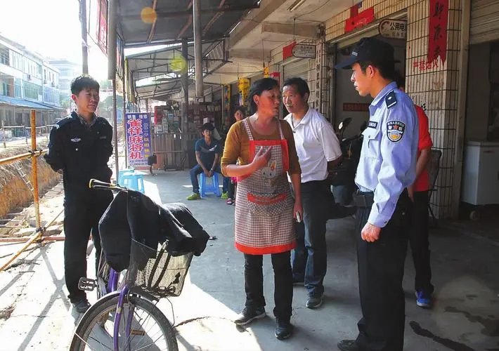 警方通报村支书父子殴打村民事件,涉事人员需承担哪些责任?