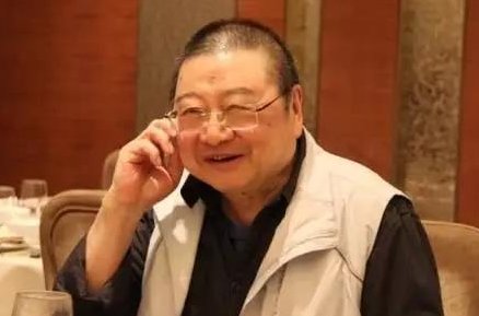 “香港才子”倪匡去世，成龙发文悼念，他们曾经有过哪些合作？