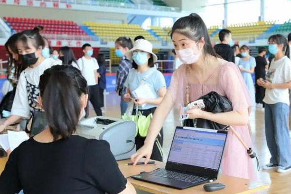 江苏省招生办电话是多少？