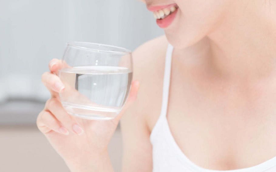 专家建议每天保证1.5升以上饮水量，这样做有什么好处？