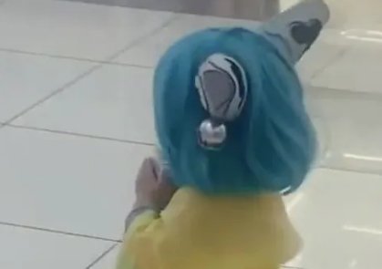 小女孩COS蔡文姬去逛商场，路人纷纷被萌翻，网友对这一幕是如何评价的？