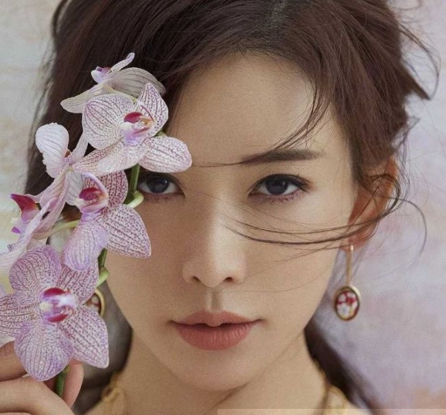 48岁生完孩子的林志玲看起来还很年轻，明星都是如何保养的？