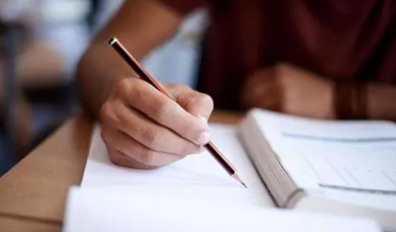 输入姓名的藏头诗三句是什么？