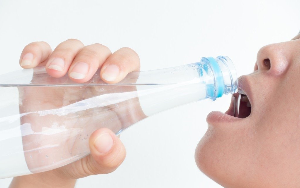 专家建议每天保证1.5升以上饮水量，这样做有什么好处？