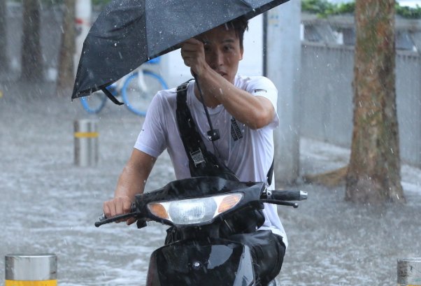 新乡遇极强降雨47万余人受灾，当地会如何安置灾民？