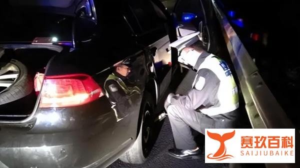 高速惊现“幽灵车”吓坏女司机，被发现时车主已死亡！