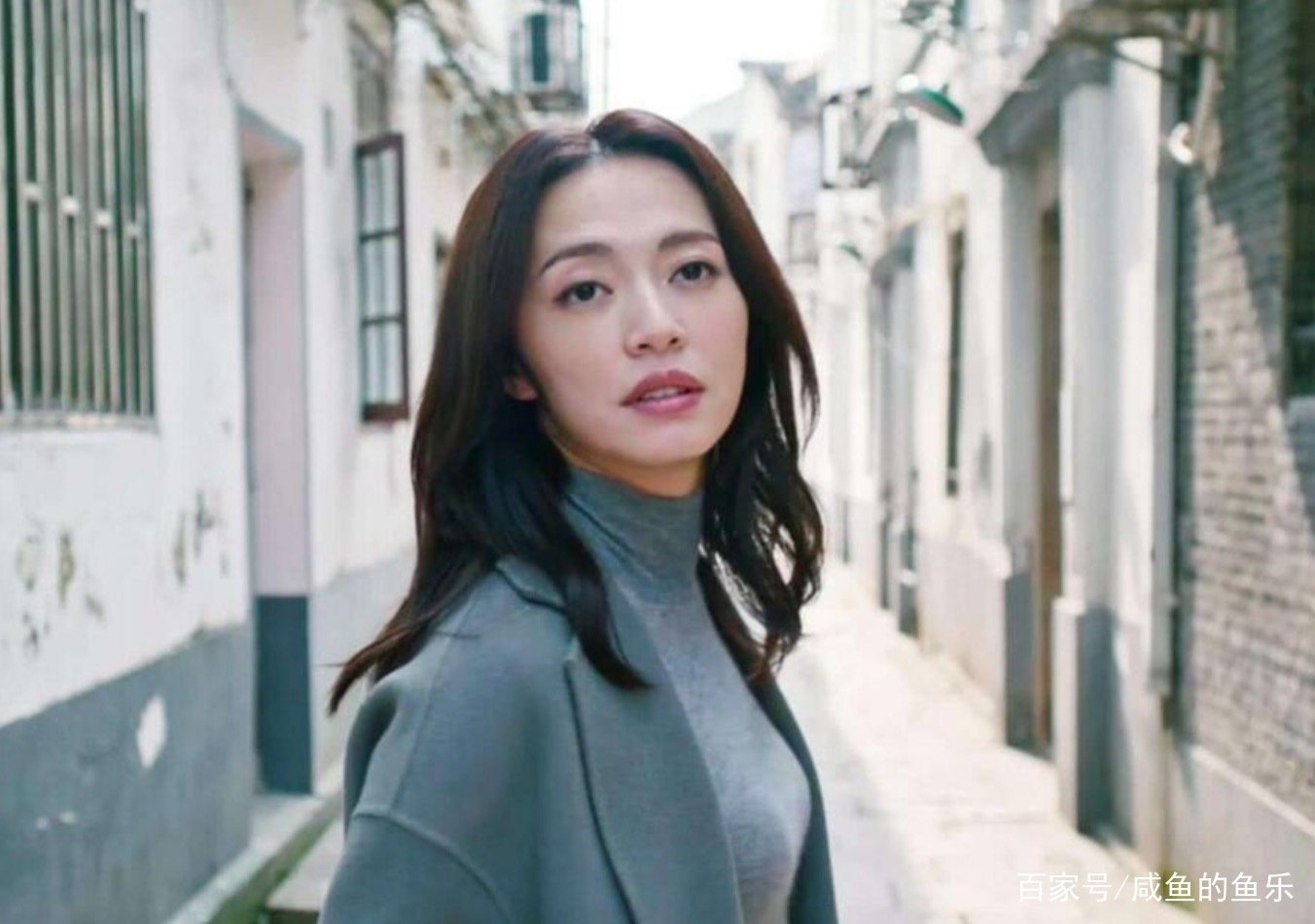 唐一菲开怼姚晨大获全胜，网友力挺底气十足，发六万红包谢粉丝，你如何看？