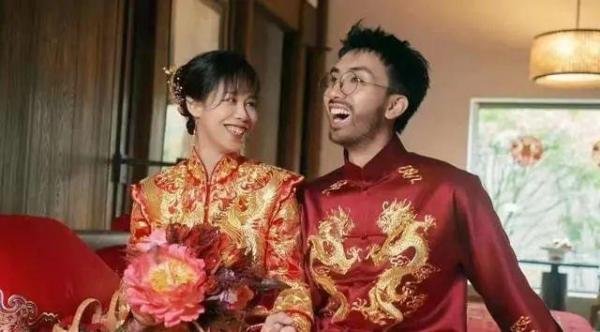 传B站35岁女副总裁嫁给24岁男主播!女方资产80亿,任职45家企业
