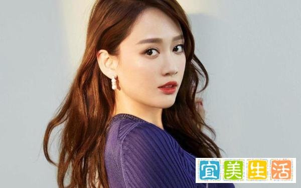 湾湾狗仔葛思齐又曝出大瓜，曝陈乔恩烟瘾严重，和镜头前判若两人
